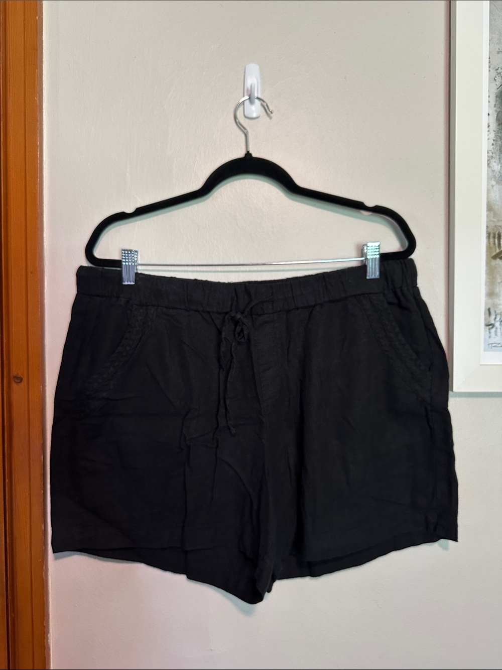 Briggs New York Black Elastic-Waist Drawstring Shorts
